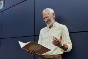 A modern building's storyteller
